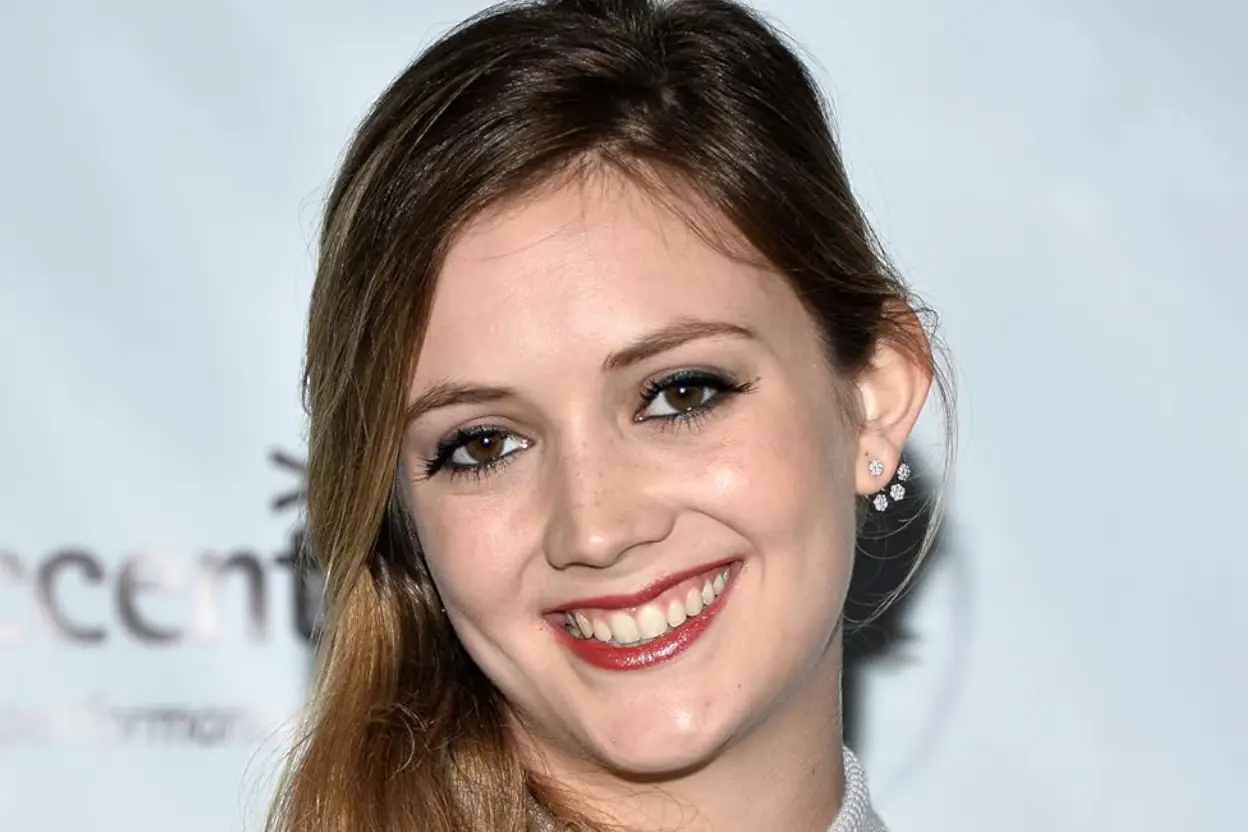 Billie Lourd - Emma Borden rolünde